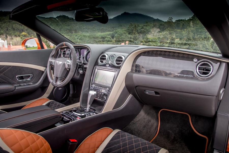 Интерьер Bentley Continental Supersports Convertible 2017 года  (WW) (фото 17 из 43)